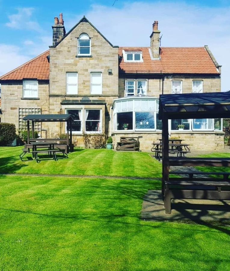 The Fylingdales Inn روبن هودز باي المظهر الخارجي الصورة
